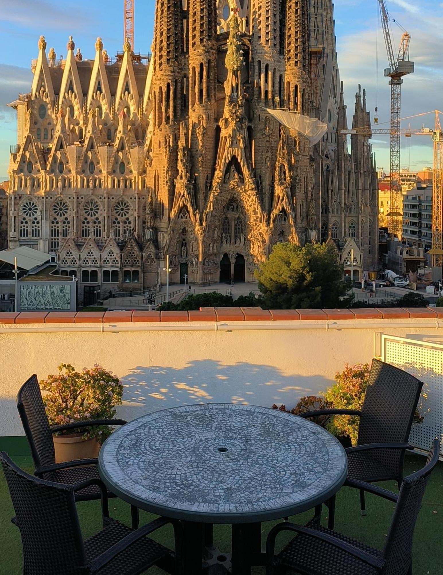 Absolute Sagrada Familia Apartment Barcelona Exterior foto